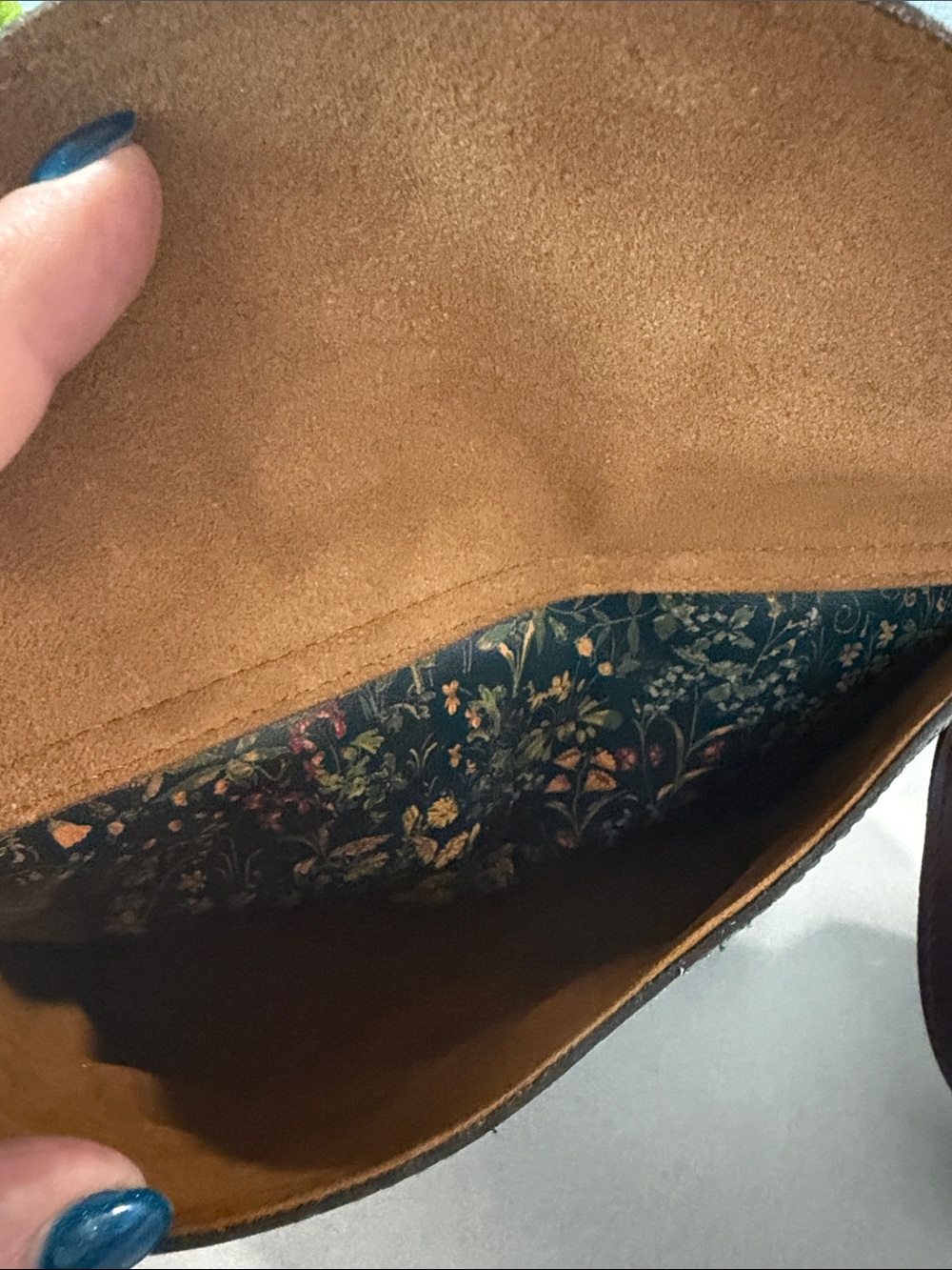 Patricia Nash Green Floral Leather Crossbody Bag
Tuscan fields collection - Picture 4 of 6